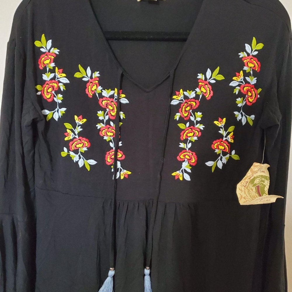 Black Embroidered Shirt One World size small - Picture 4 of 11